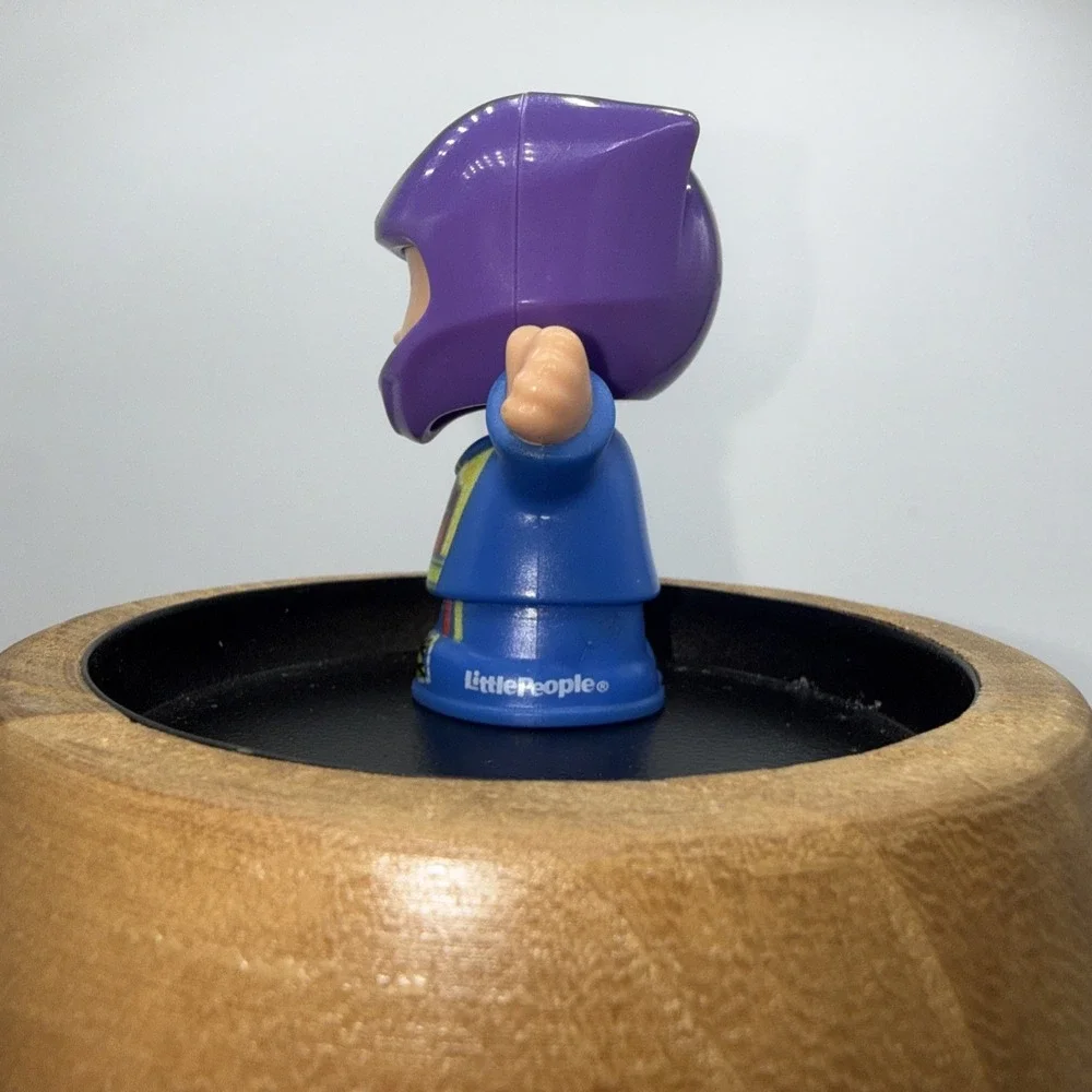 Fisher Price Little People RACE CAR DRIVER in PURPLE HELMET Racing Boy